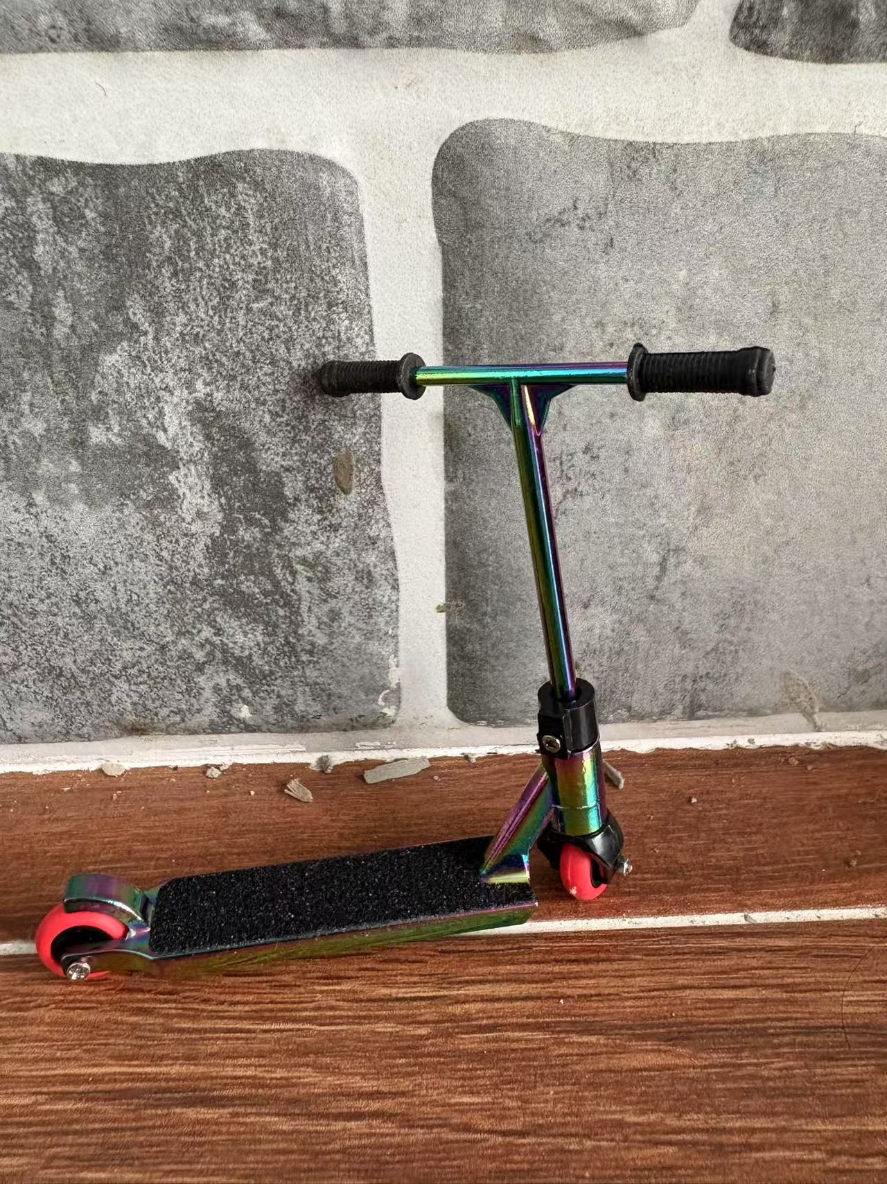 LEEFAI 2 Packs Alloy Pro Finger Scooter Set wth fingerpant and Replace Accessories