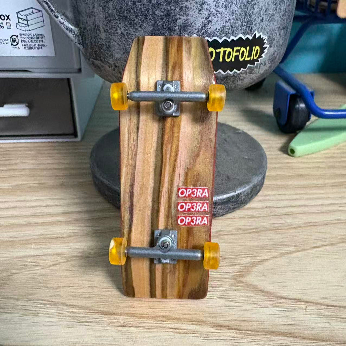 373836_8 373836_8