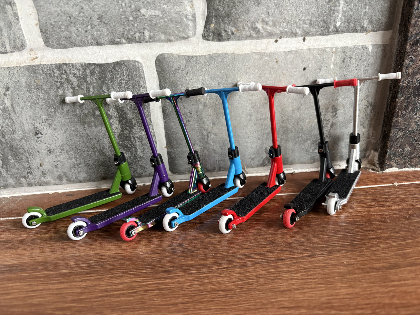 LEEFAI 2 Packs Alloy Pro Finger Scooter Set wth fingerpant and Replace Accessories