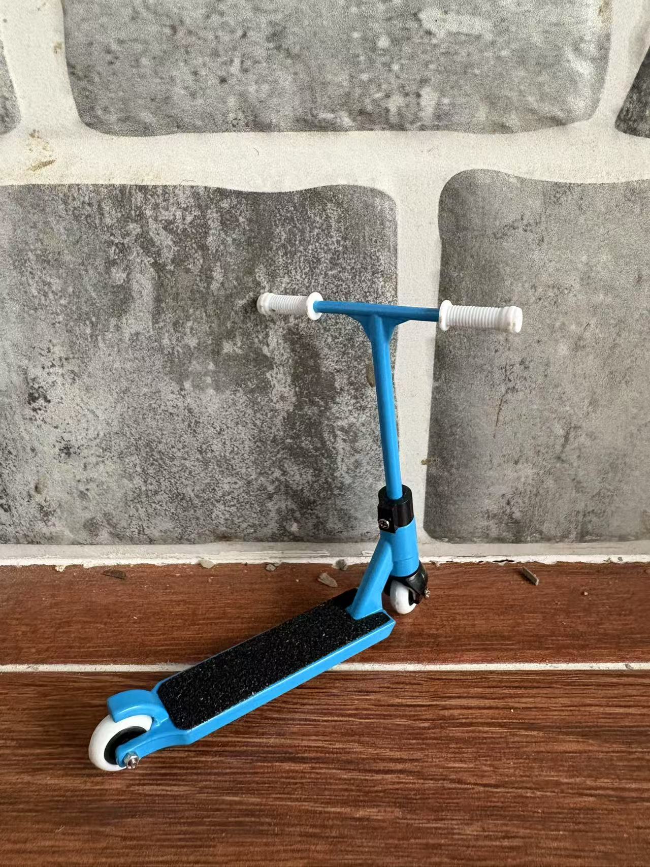 LEEFAI 2 Packs Alloy Pro Finger Scooter Set wth fingerpant and Replace Accessories