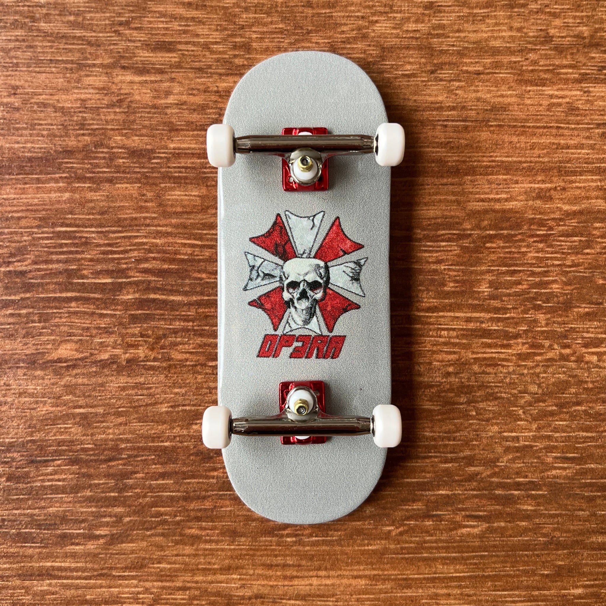 Tastiera Professionale LEEFAI Op3ra The Grim Edition – Deck Da 34x96mm, Ruote In Uretano 65d E Acero, Custodia Metallo Inclusa