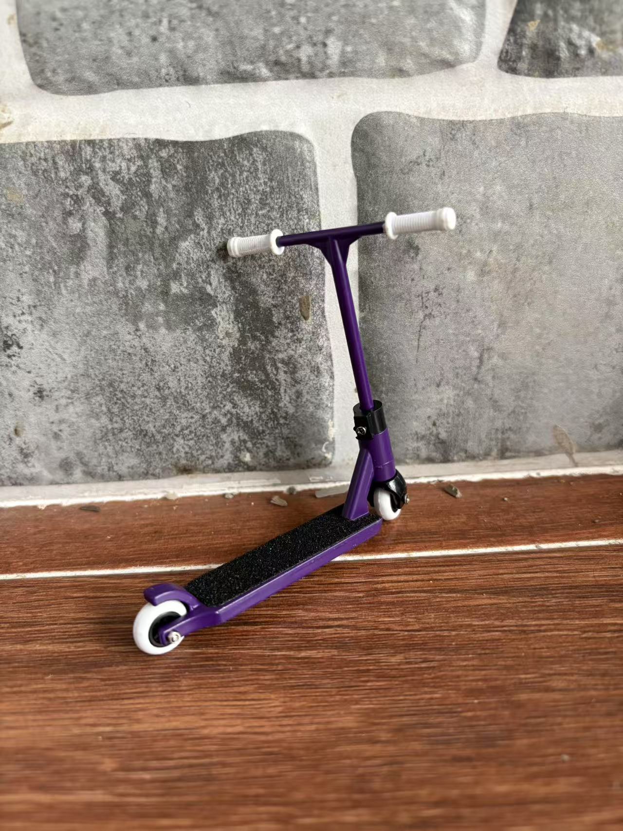 LEEFAI 2 Packs Alloy Pro Finger Scooter Set wth fingerpant and Replace Accessories